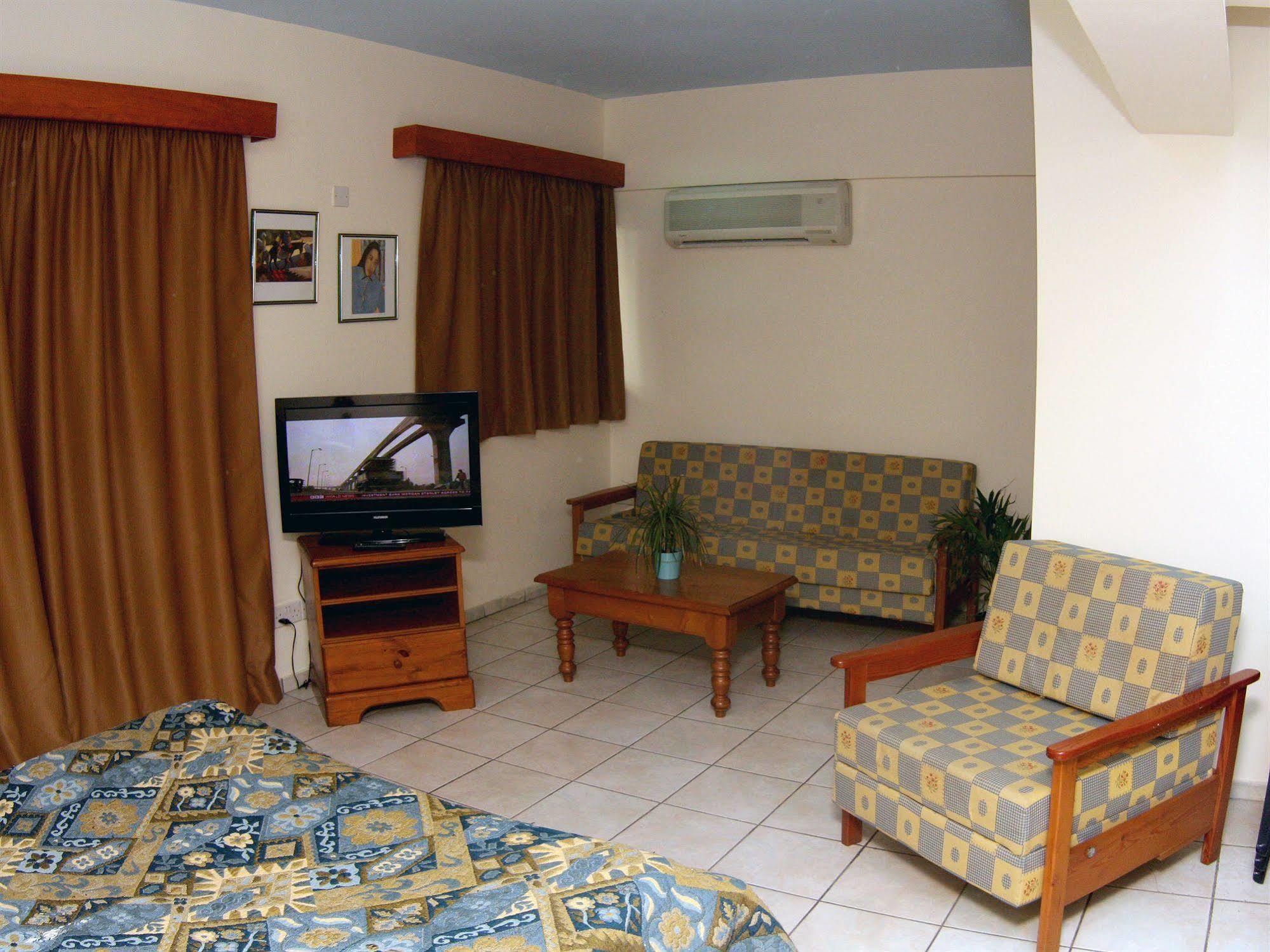 Palm Sea Beach Hotel Apartments Lárnaka Eksteriør bilde
