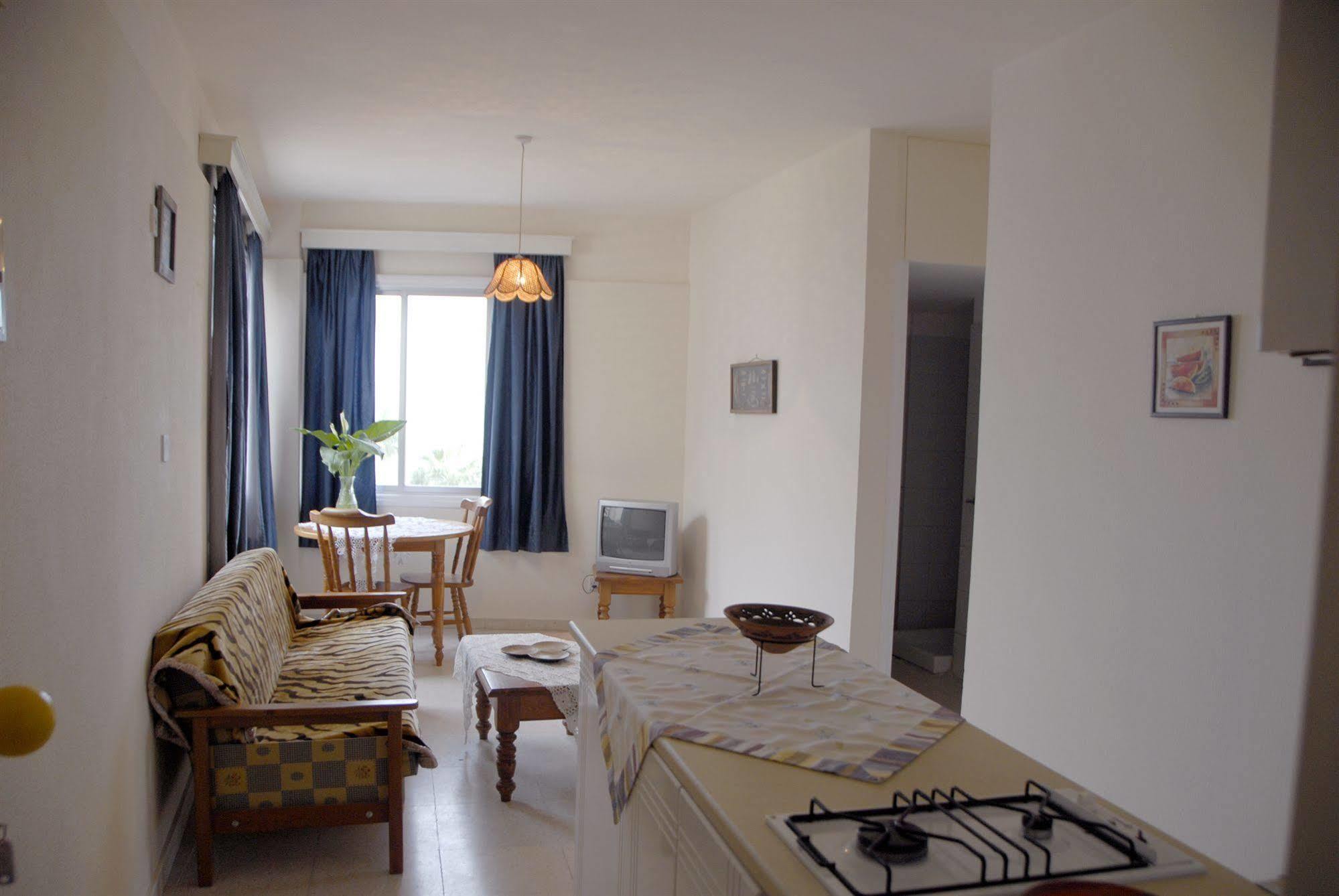 Palm Sea Beach Hotel Apartments Lárnaka Eksteriør bilde